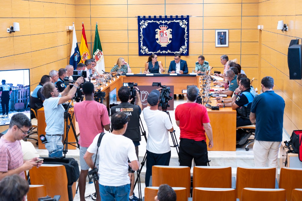 Las administraciones se unen para reforzar la vigilancia y acotar la presión sobre el territorio de Fuerteventura